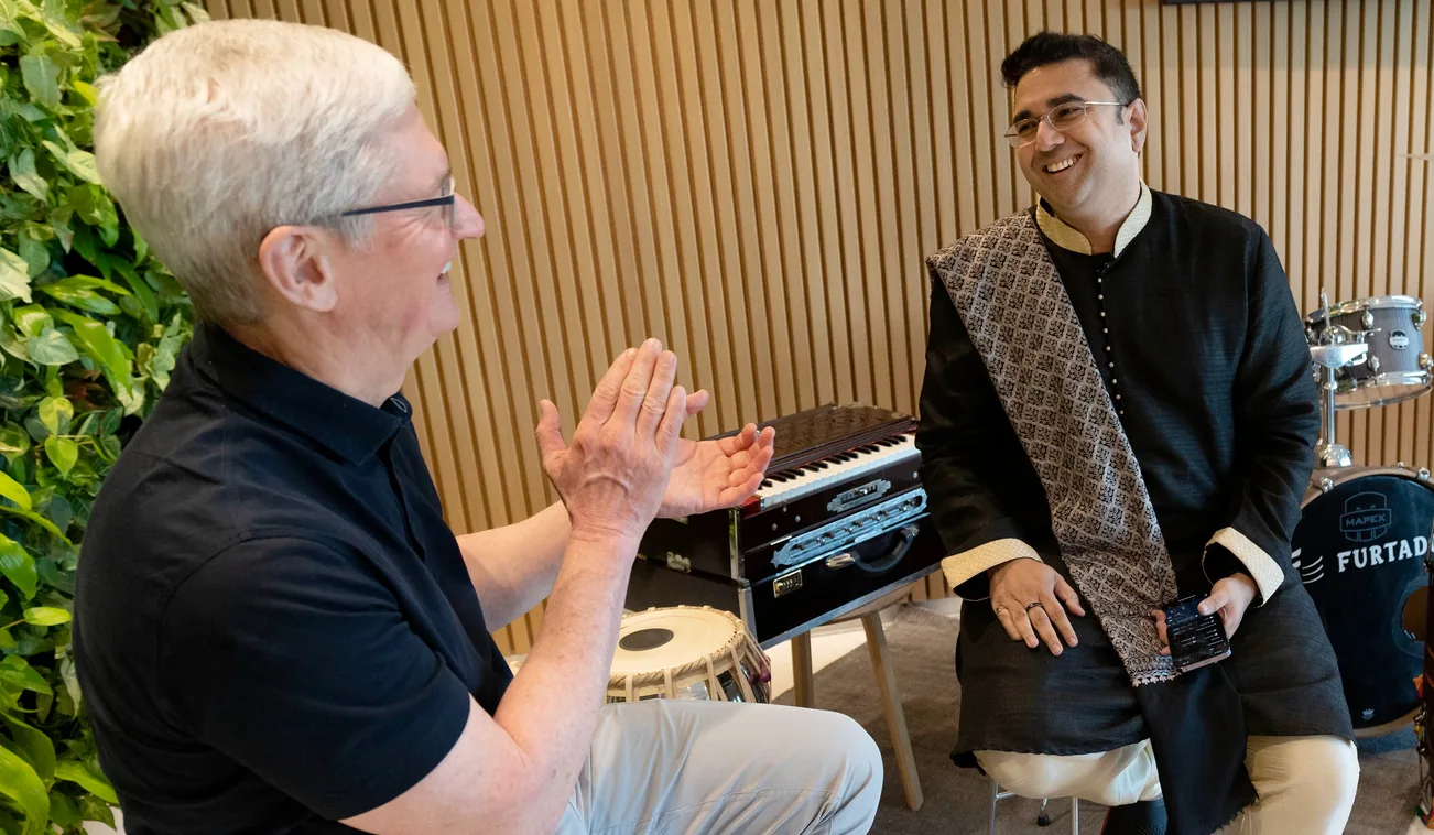 Tim Cook applauding as Sandeep demonstrates NaadSadhana